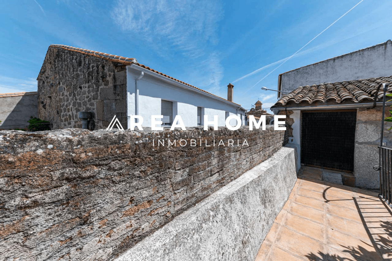 House for sale in Zarza la Mayor, Cáceres