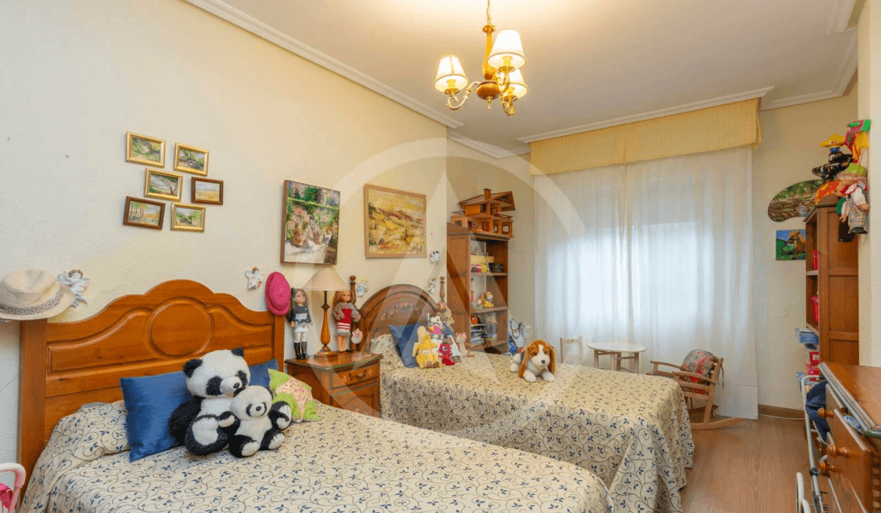 Villa with pool and large plot in Sierra de Fuentes