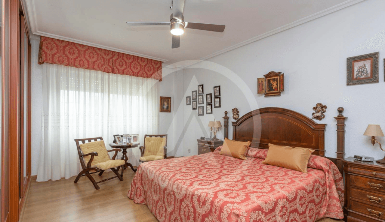 Villa with pool and large plot in Sierra de Fuentes