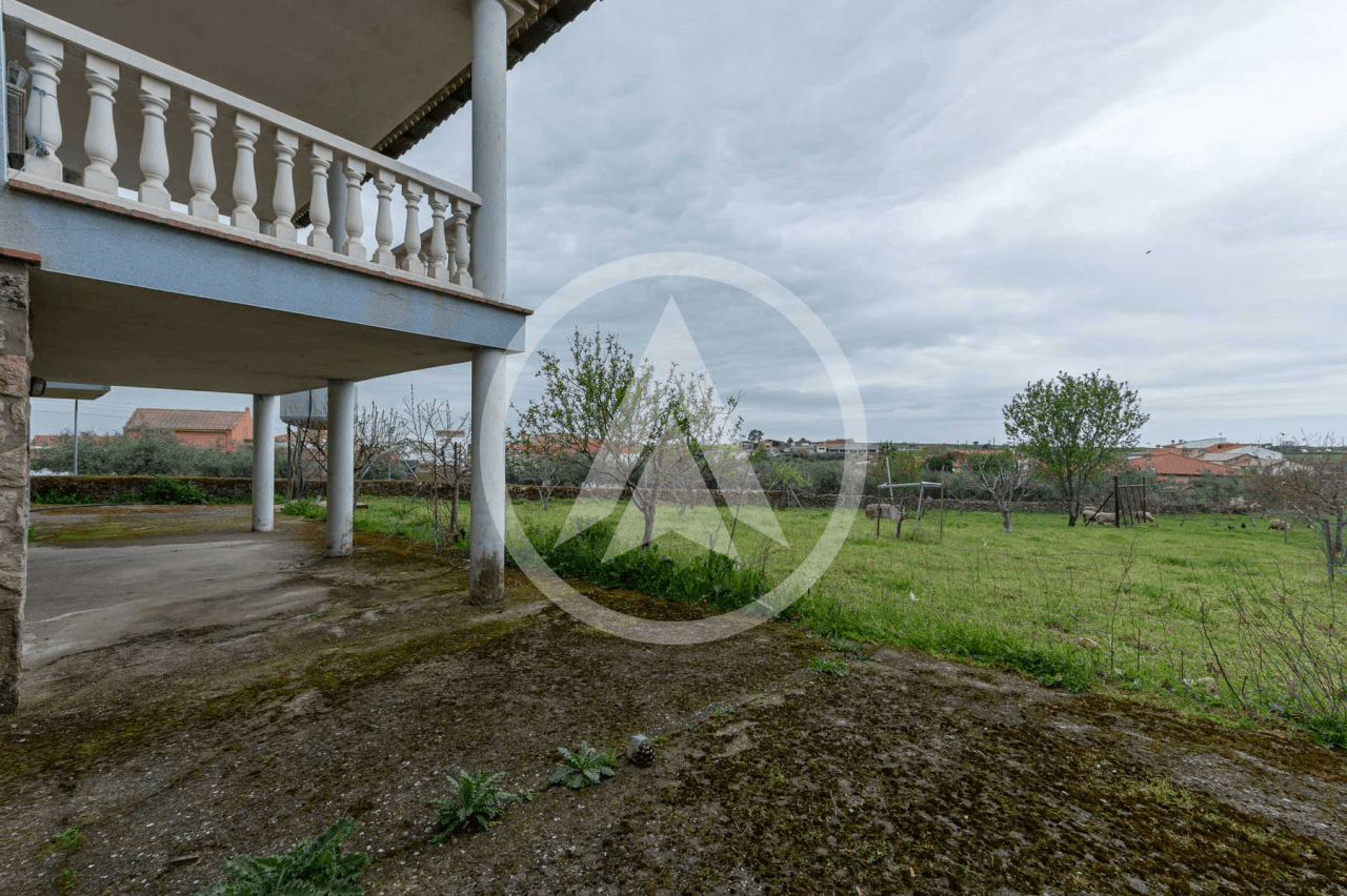 Village house with plot in Torrecillas de la Tiesa, Extremadura