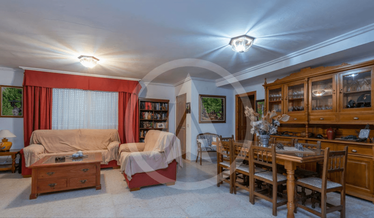 Villa with pool and large plot in Sierra de Fuentes