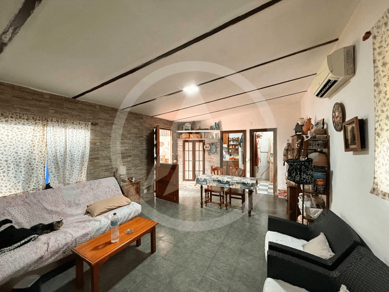 Rustic farm of 1.5 hectares with warehouse in Casar de Cáceres