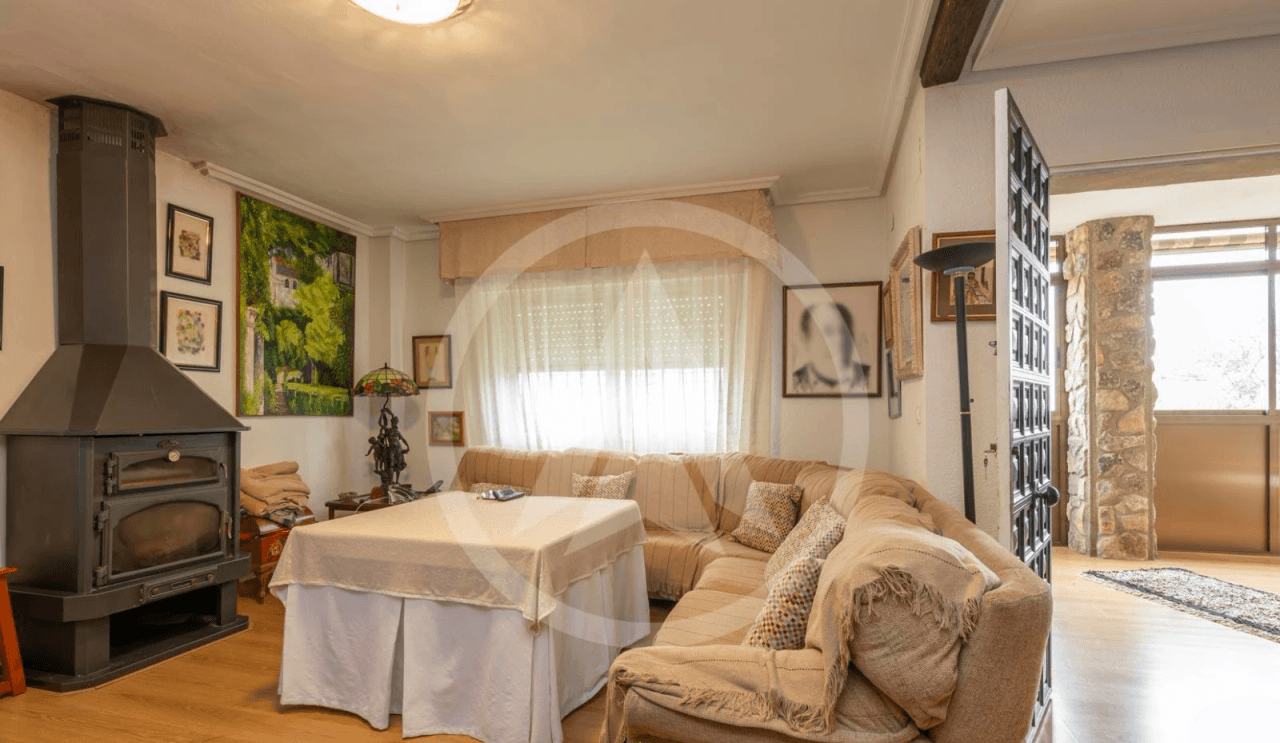 Villa with pool and large plot in Sierra de Fuentes