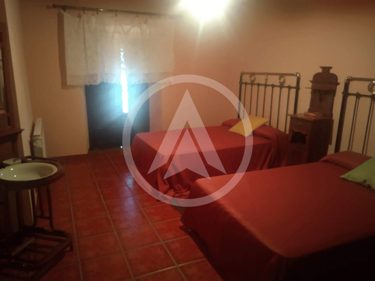 Village house with pool and land in Aldeacentenera - Extremadura