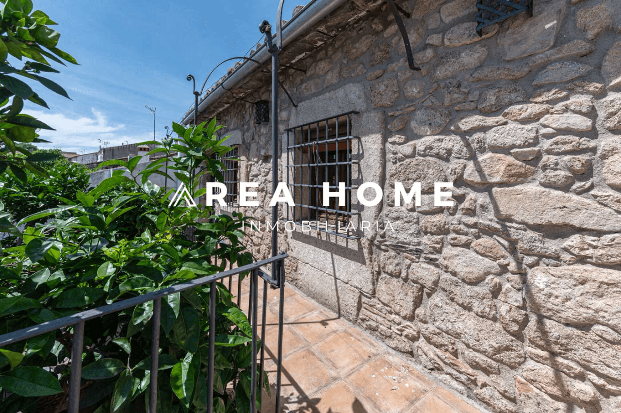 House for sale in Zarza la Mayor, Cáceres