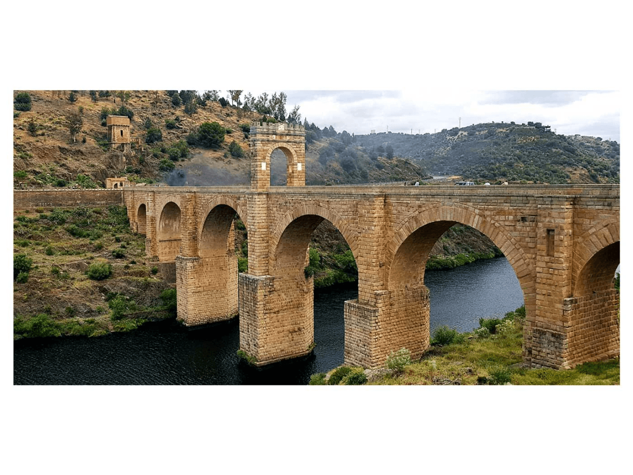 House for sale in Zarza la Mayor, Cáceres