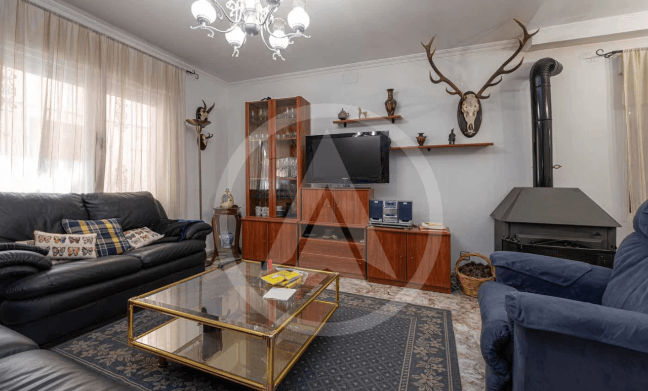 House for sale in Castañar de Ibor, Cáceres