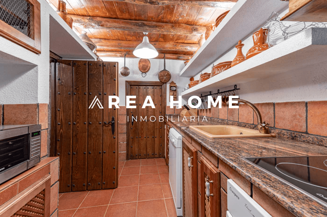 House for sale in Zarza la Mayor, Cáceres