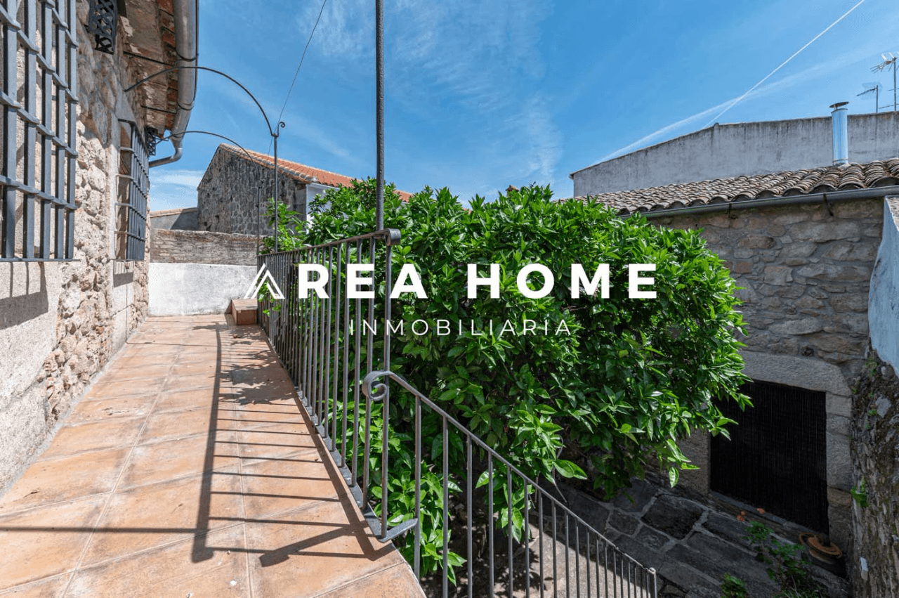 House for sale in Zarza la Mayor, Cáceres