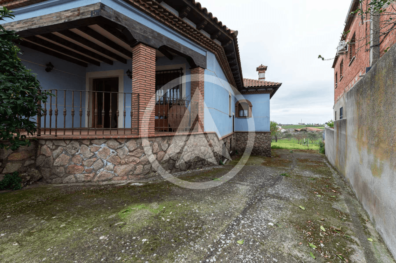 Village house with plot in Torrecillas de la Tiesa, Extremadura