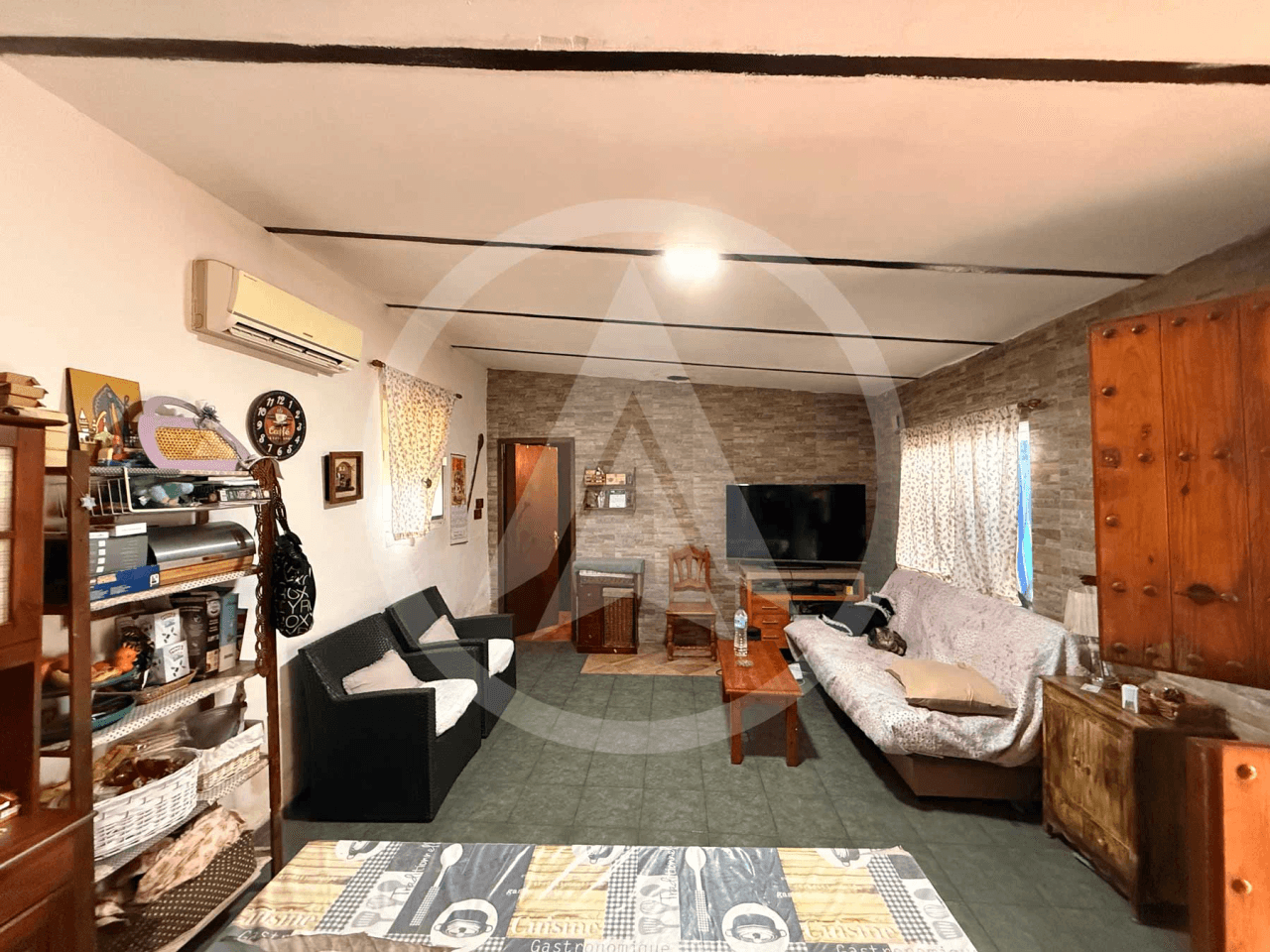 Rustic farm of 1.5 hectares with warehouse in Casar de Cáceres