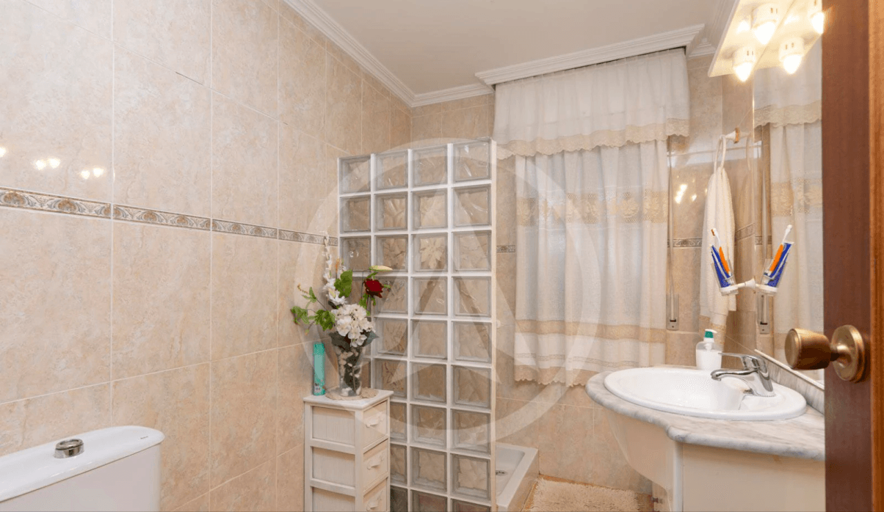 Villa with pool and large plot in Sierra de Fuentes