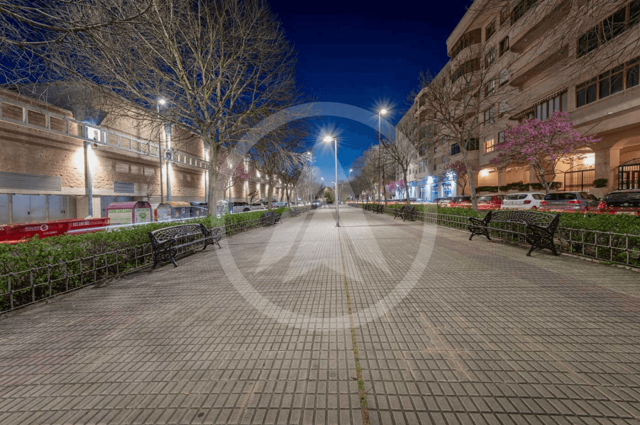 Pis en zona Eroski, Càceres