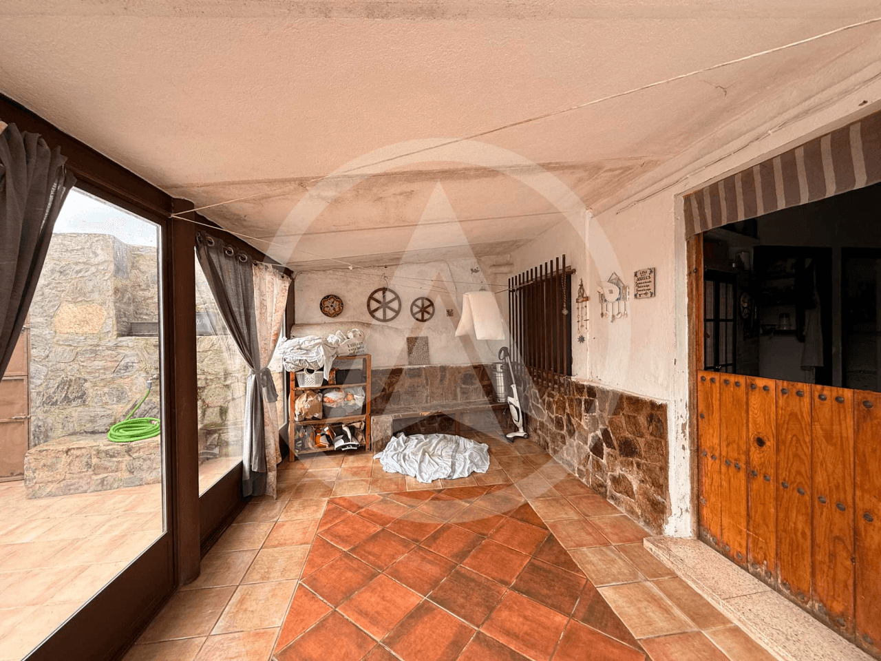Rustic farm of 1.5 hectares with warehouse in Casar de Cáceres