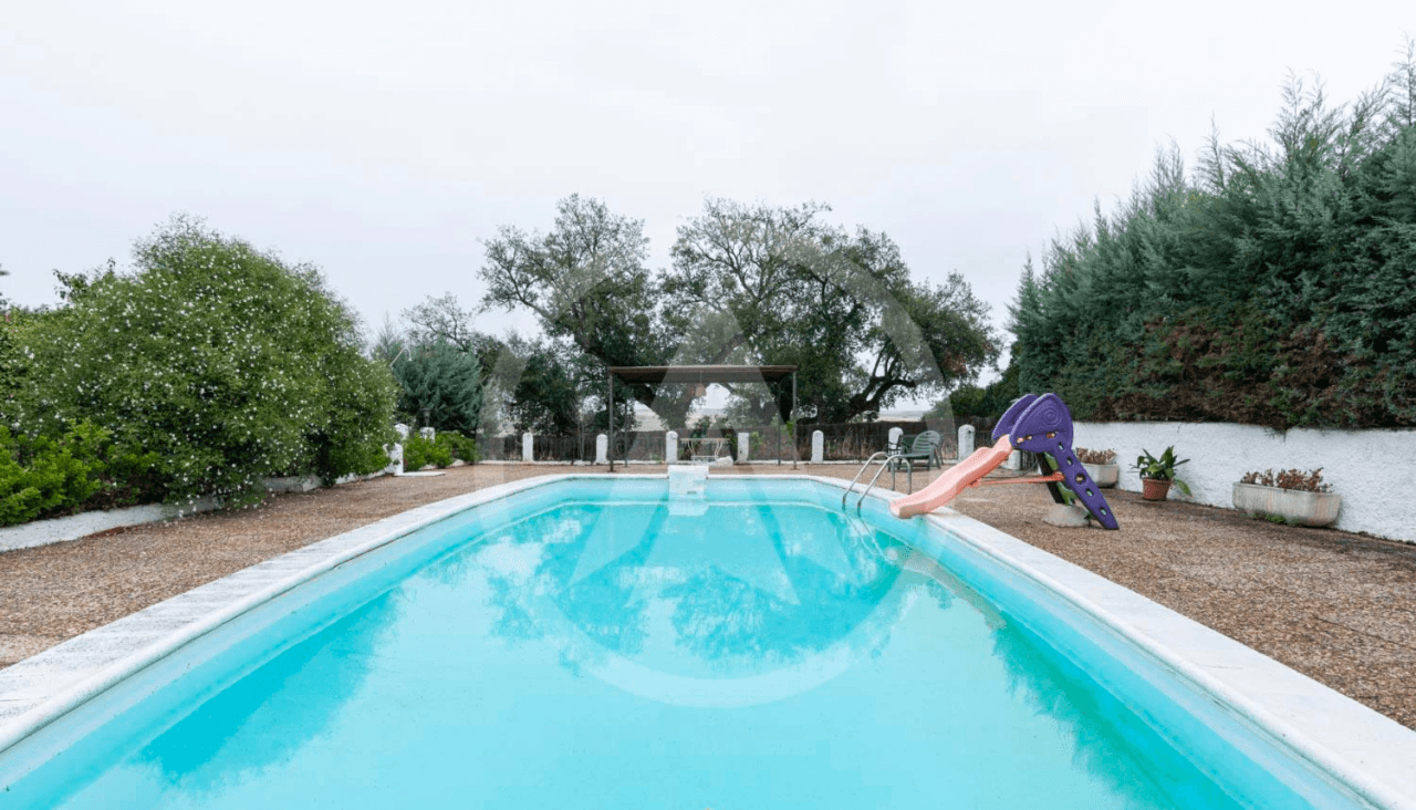 Villa with pool and large plot in Sierra de Fuentes