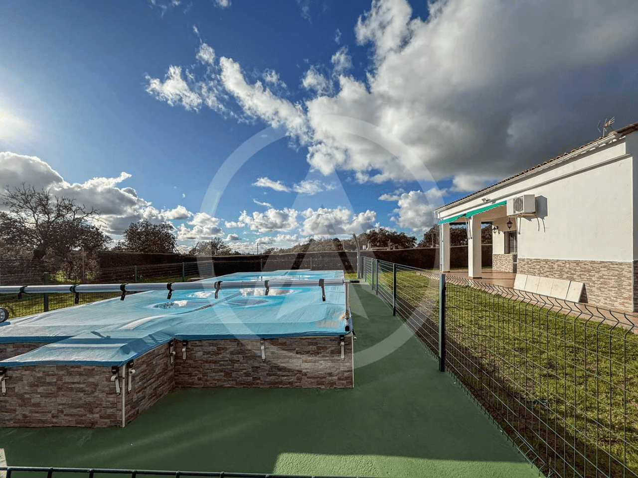 Country house with pool in Cáceres