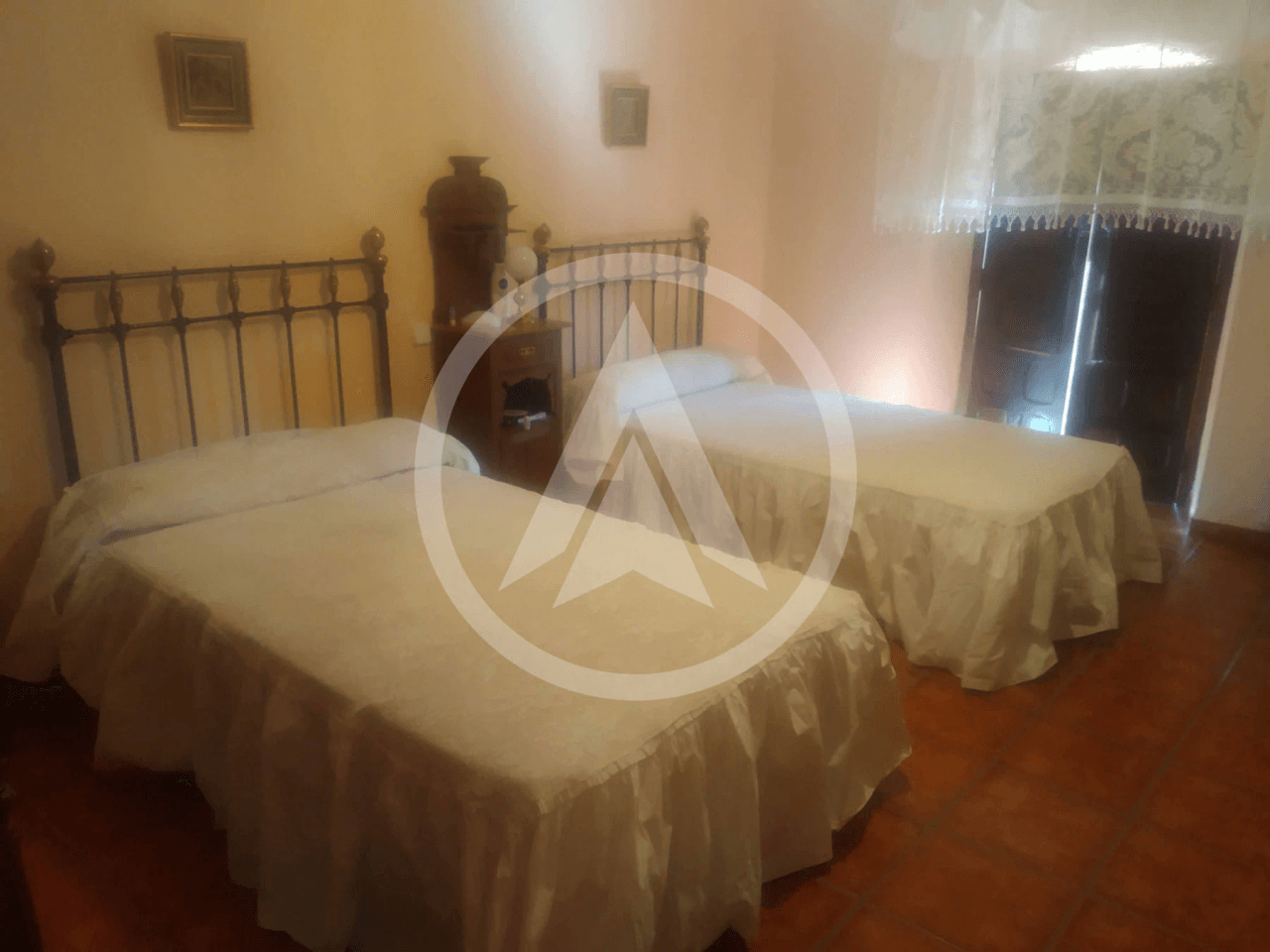 Village house with pool and land in Aldeacentenera - Extremadura