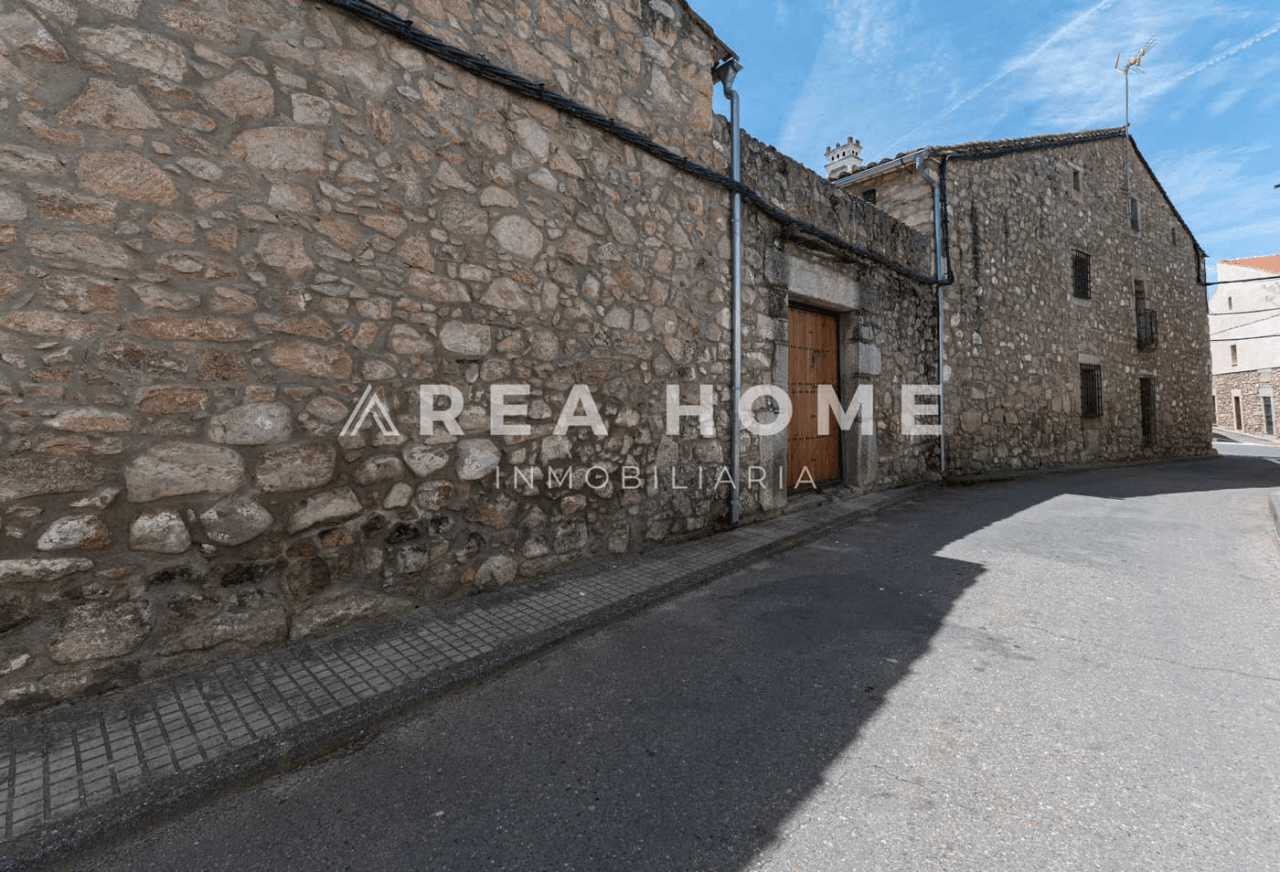 House for sale in Zarza la Mayor, Cáceres