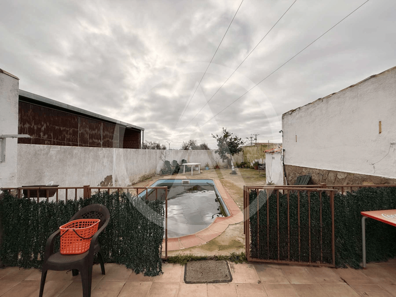 Rustic farm of 1.5 hectares with warehouse in Casar de Cáceres