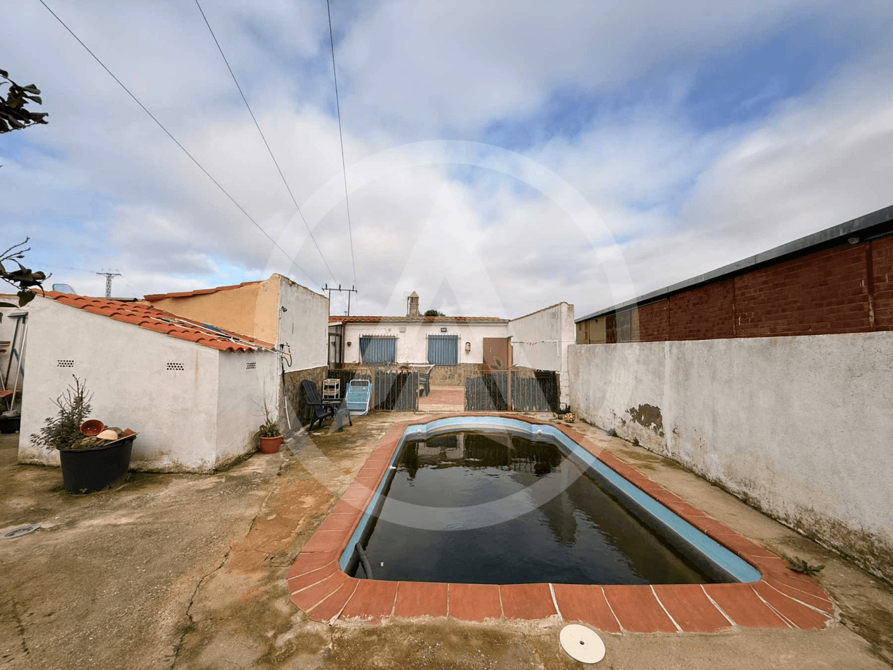 Rustic farm of 1.5 hectares with warehouse in Casar de Cáceres