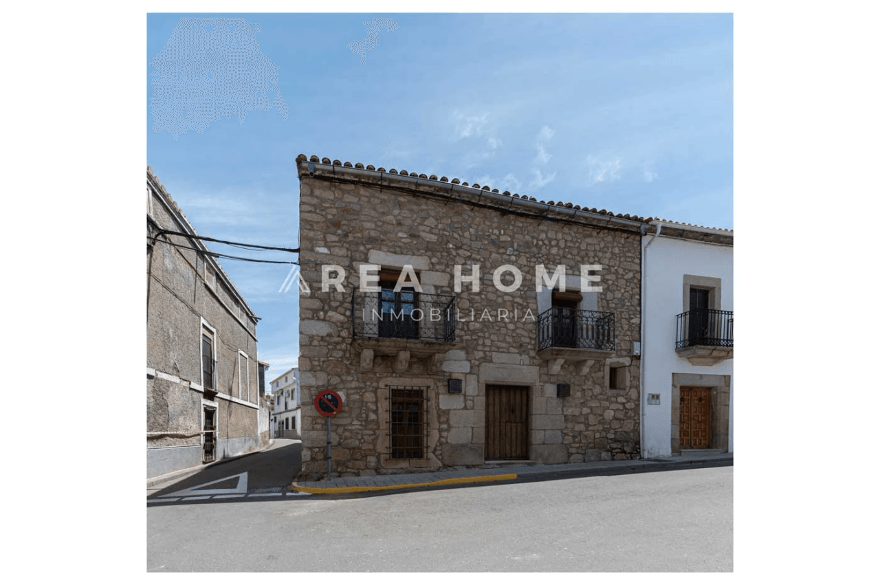 House for sale in Zarza la Mayor, Cáceres