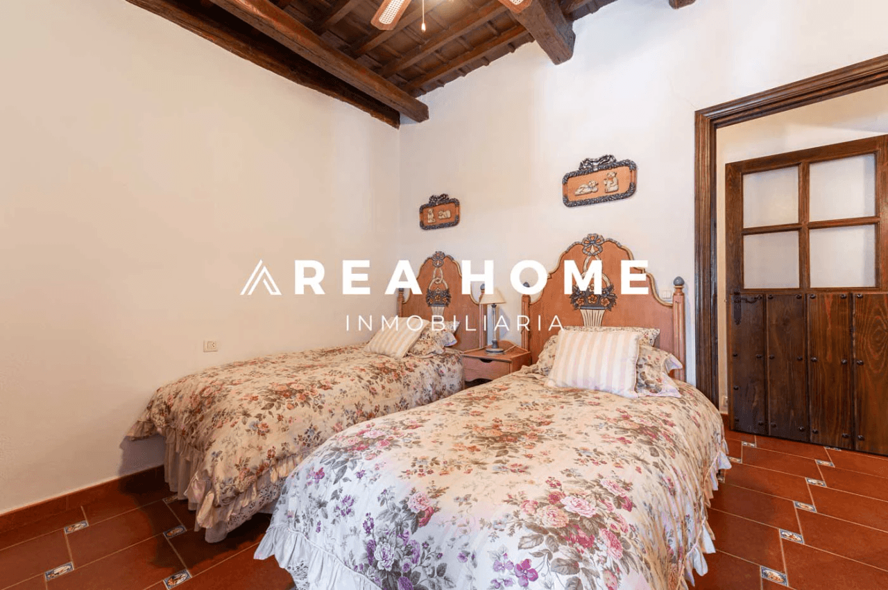 House for sale in Zarza la Mayor, Cáceres