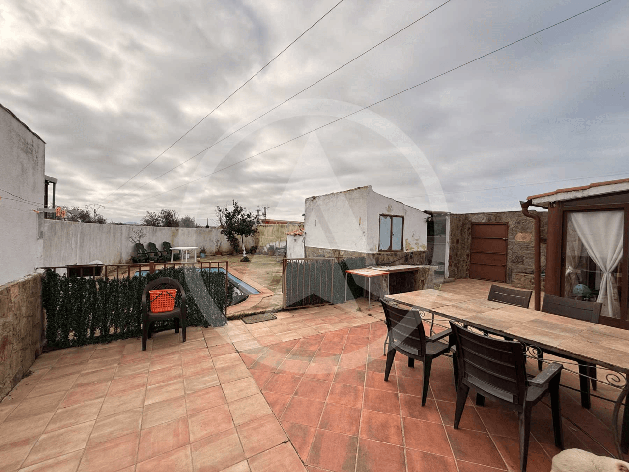 Rustic farm of 1.5 hectares with warehouse in Casar de Cáceres