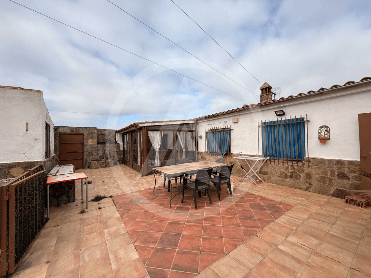 Rustic farm of 1.5 hectares with warehouse in Casar de Cáceres