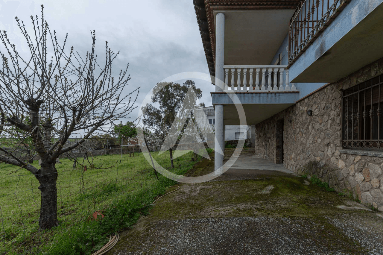Village house with plot in Torrecillas de la Tiesa, Extremadura