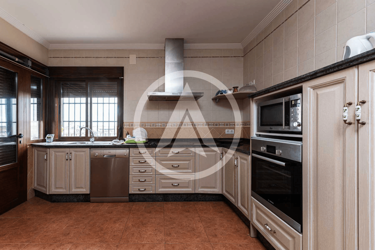 Village house with plot in Torrecillas de la Tiesa, Extremadura