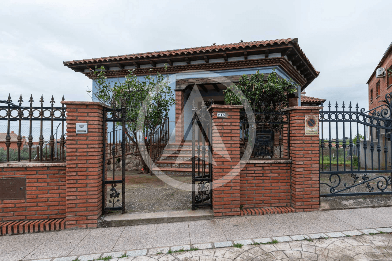Village house with plot in Torrecillas de la Tiesa, Extremadura
