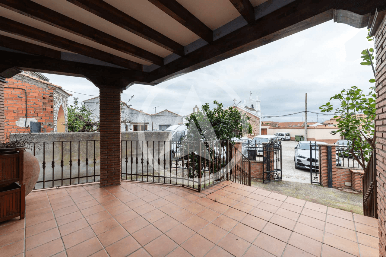 Village house with plot in Torrecillas de la Tiesa, Extremadura