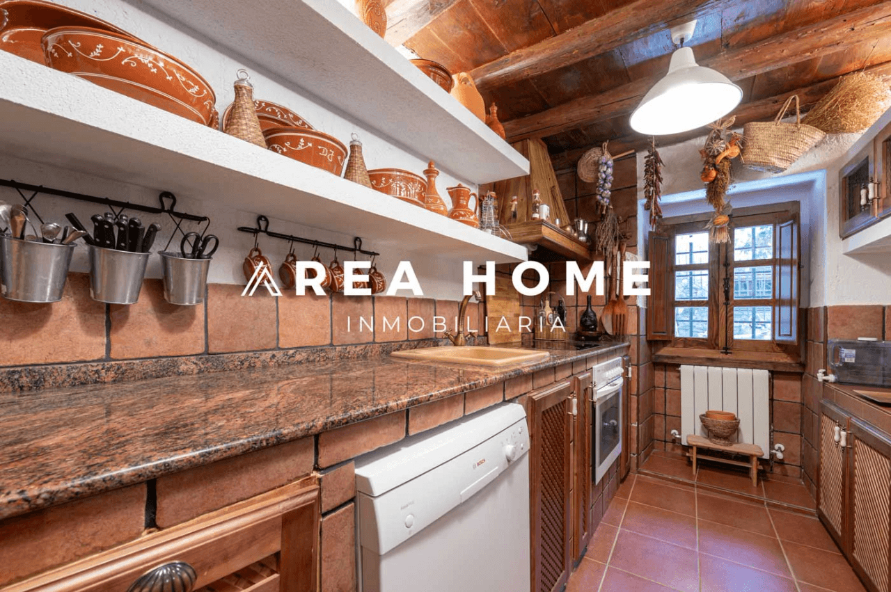 House for sale in Zarza la Mayor, Cáceres