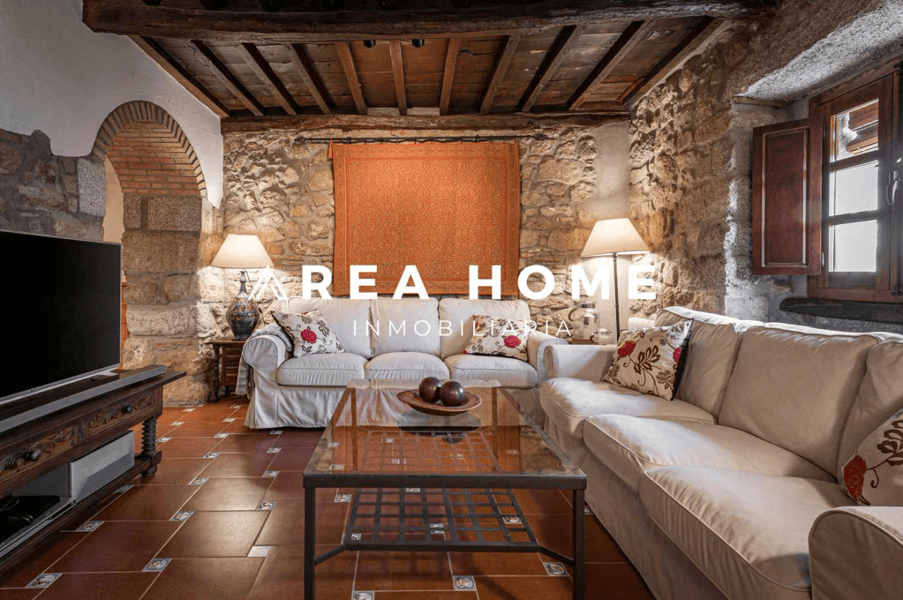 House for sale in Zarza la Mayor, Cáceres